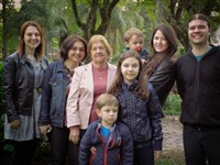 Vovó Maria Alzenira com seus netos e bisnetos Viviane Arruda, Fabiane Arruda, Patrícia Arruda, Junior Arruda, Bernardo Arruda,Fernando Arruda, Bruna Arruda