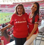 Avó Carolina Gayer de Souza com a neta Gabriela de Souza Santos