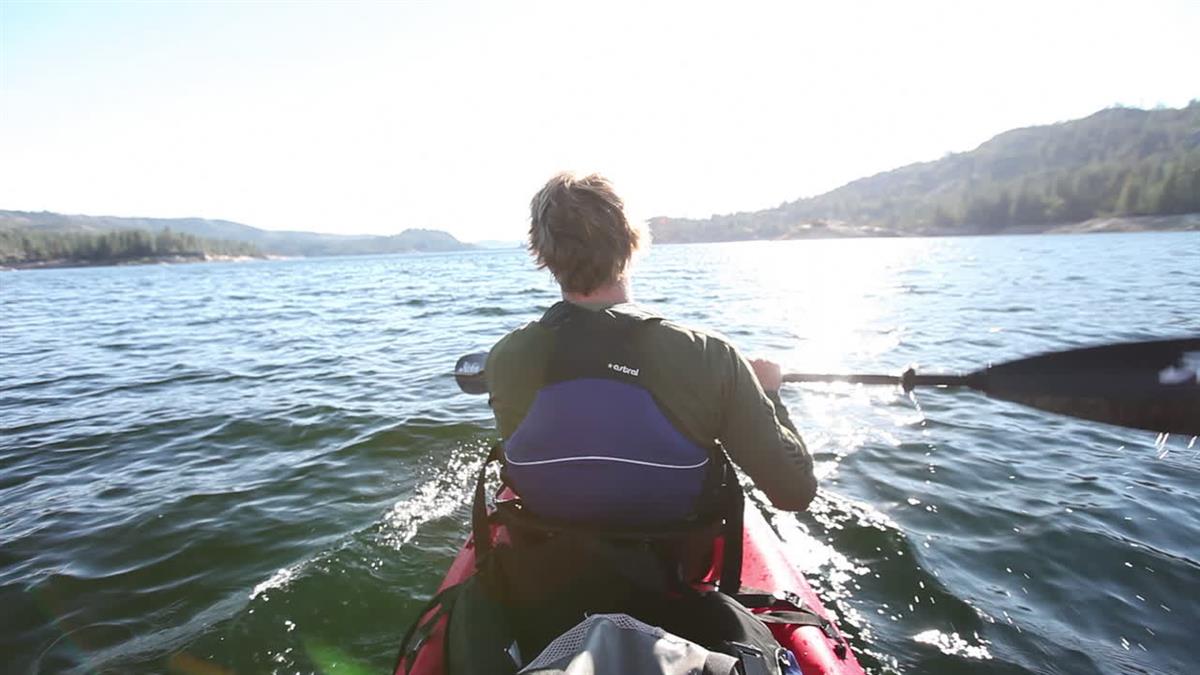 Learn to Canoe on LakesMorning on lakes, sport brings you alive
