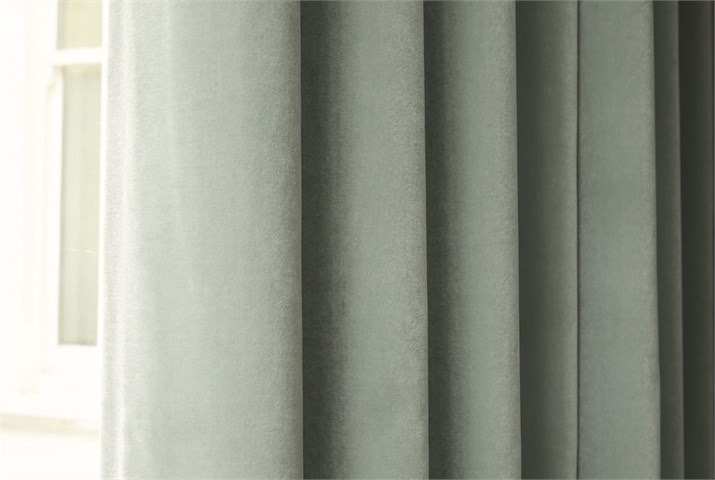 https://mediacdn.cincopa.com/v2/338551/1644!NKaBAo80XDgFIC/4/QuartzVelvetCoolCurtainDetailLandscape.jpg