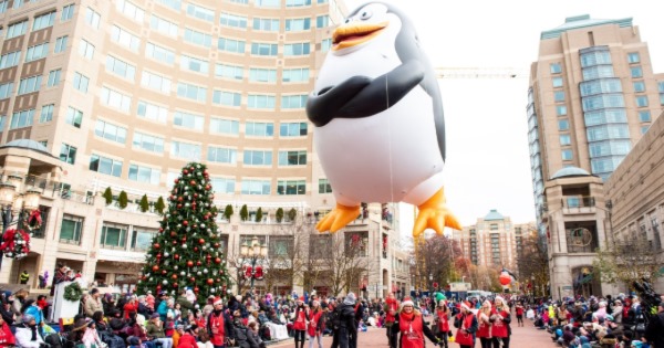 Reston Town Center Christmas Tree Lighting 2022 Holiday Parade @ Reston Town Center