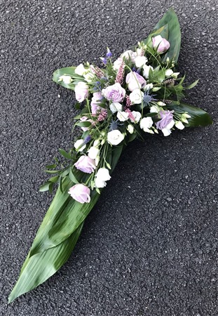 Cross. Aspidistra with white and lilac lisianthus