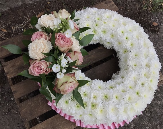 Wreath,. Massed. Pale pink roses, and peach carnation sprays