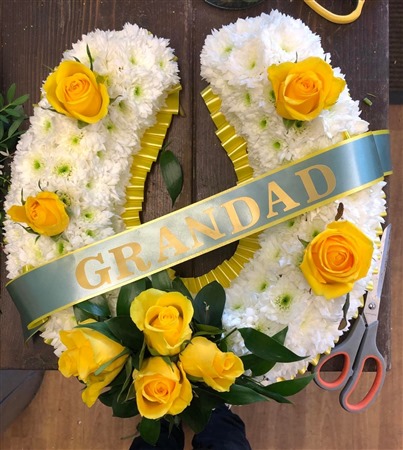 Custom Tribute. Horseshoe with yellow roses, GRANDAD. Rider, horseowner, jockey, Farrier Tribute