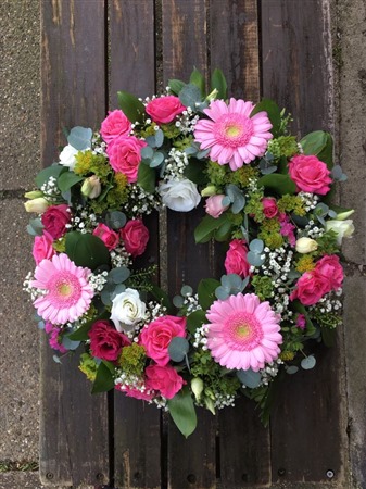 Wreath. Open style with pink germini and hot pink roses