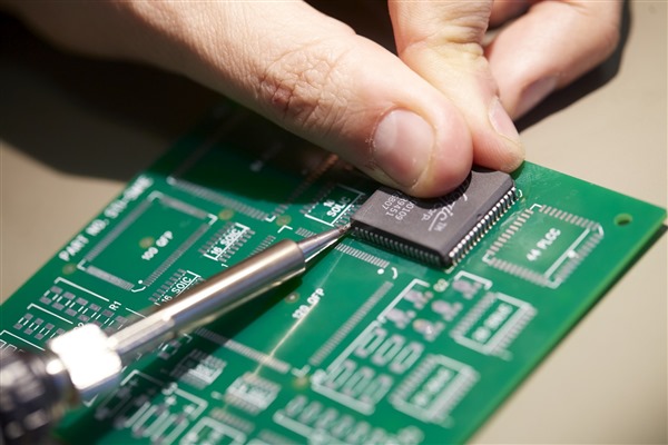 Soldering a PLCC68 surface mount device